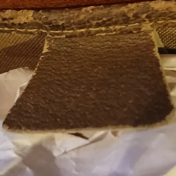 VINTAGE GUCCI PLUS TOTE - Picture 9 of 9